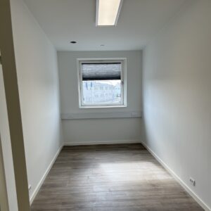 Kontor 10 m2. Min. lejeperiode: 12 måneder.