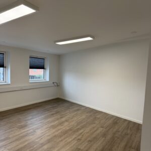 Lej erhvervslokaler til kontor el. klinik, 14 m2 til leje i Kastrup.